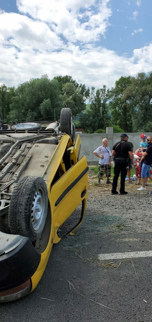 ДТП в Закарпатье: Приземление одного авто пришлось на крышу 