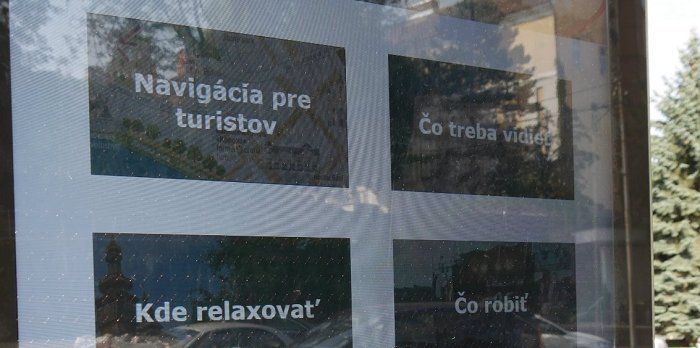 Возле Ужгородского горсовета установили информационное табло