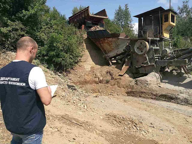 Полиция разоблачила незаконную добычу андезита в Закарпатье