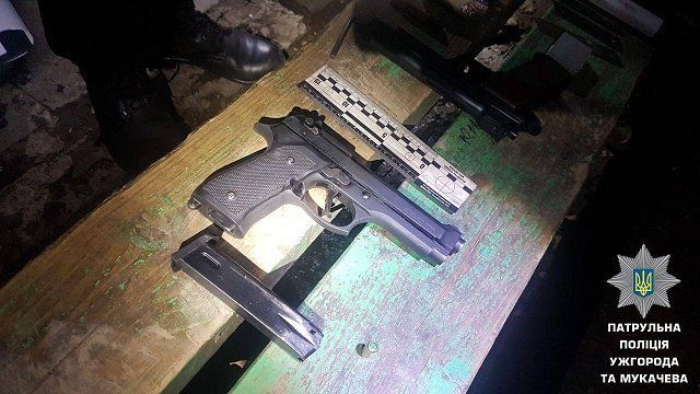 За сутки в Закарпатье полицейские задержали 2-х правонарушителей с оружием