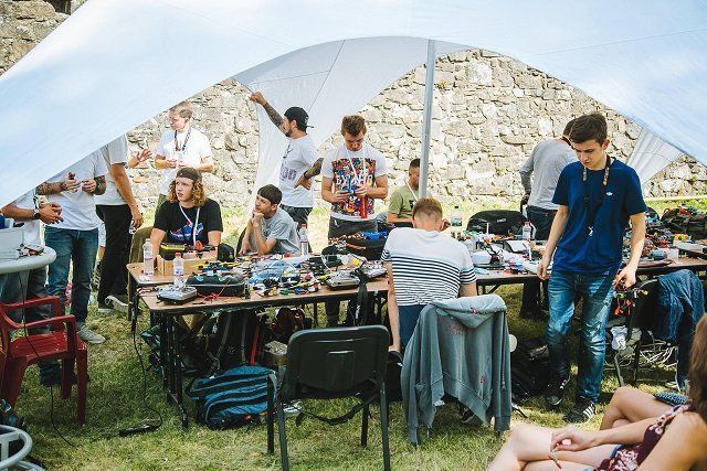 Фестиваль дронов и Чемпионат Восточной Европы по дрон-рейсингу в Ужгороде