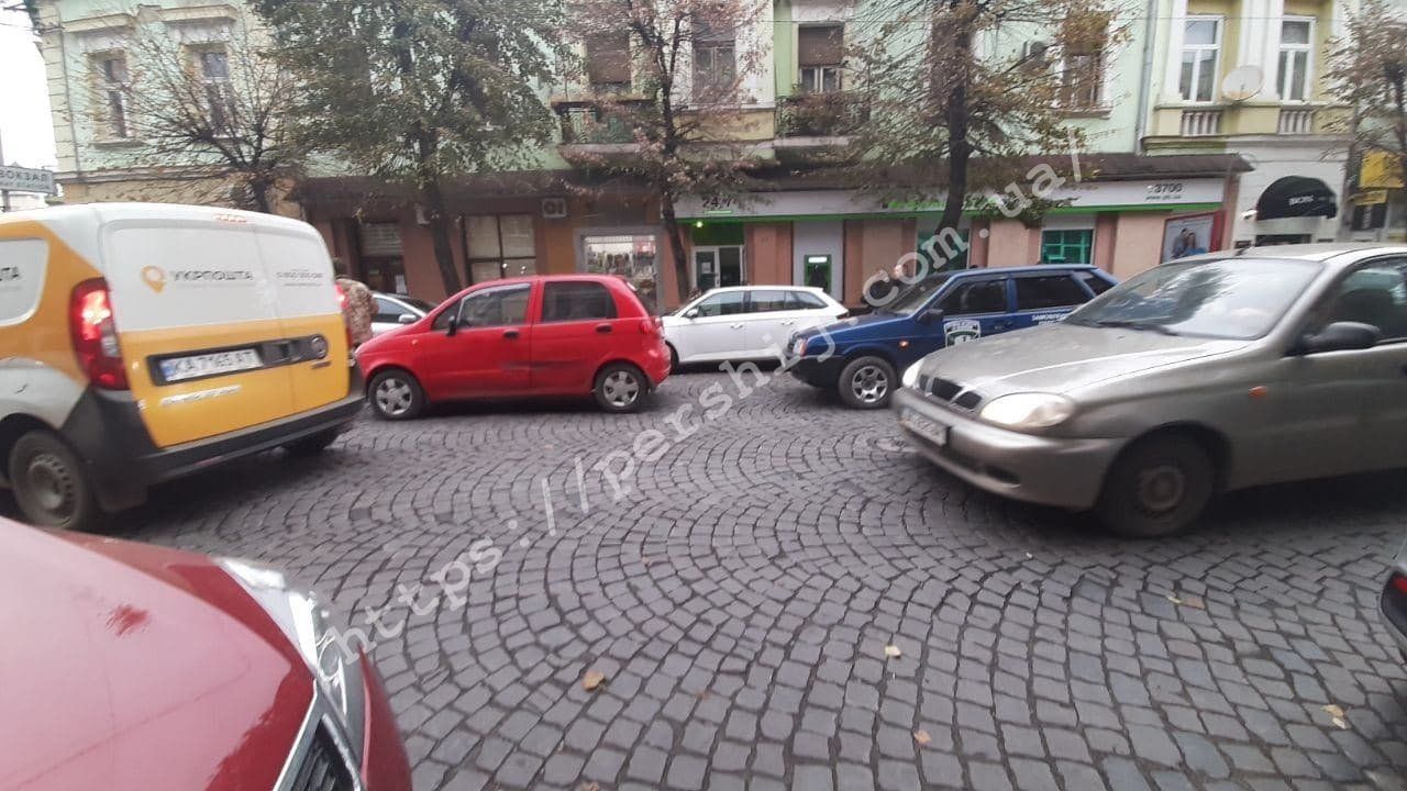 В самом центре Мукачево ДТП - пробки образовались большие!