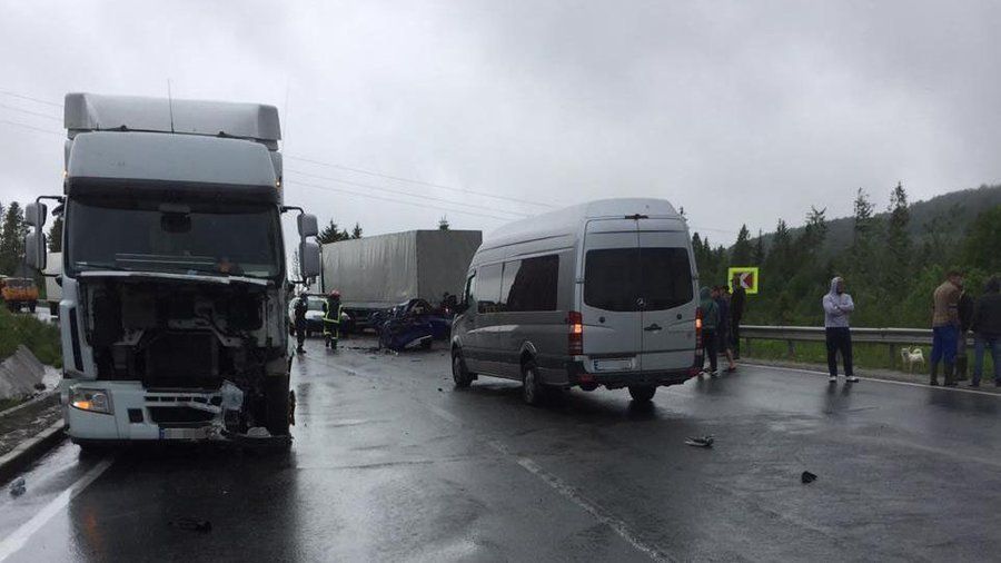 Офіційно про смертельну аварію на автошляху "Київ-Чоп" — 1 людина загинула, двоє у лікарні