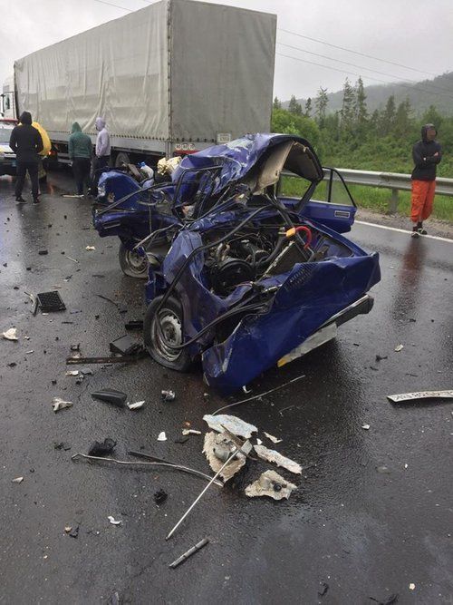Офіційно про смертельну аварію на автошляху "Київ-Чоп" — 1 людина загинула, двоє у лікарні