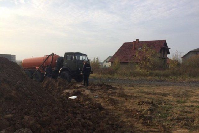 В Ужгородском районе кто-то врезался в нефтепровод