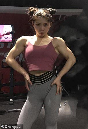 Молодая студентка из Китая может поднять вес в 120 кг