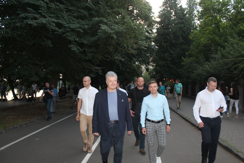 В Ужгороде заметили Порошенко : Зачем "гетьман" прилетел в Закарпатье ?