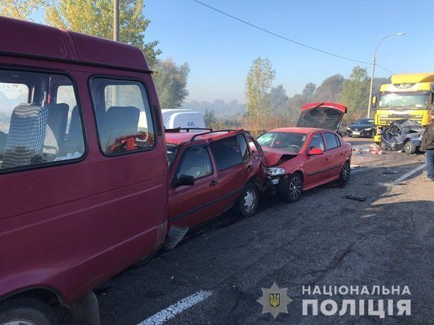 Массовое столкновение машин под Киевом на одной трассе