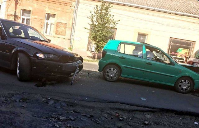 В Ужгороде 5 авто"догнали" друг друга