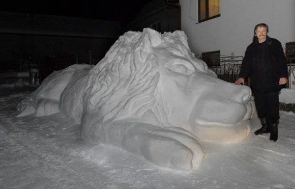 Словацкий мастер делает удивительные скульптуры из снега