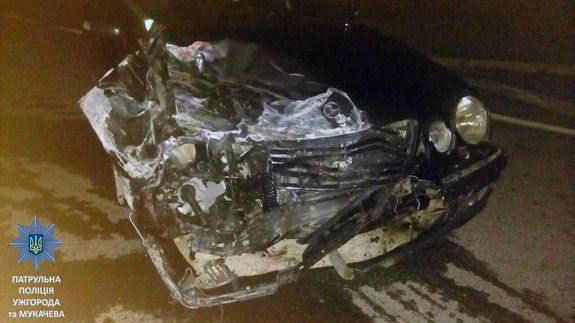 Из-за нарушения ПДД в Ужгороде Mercedes столкнулся с неотложкой