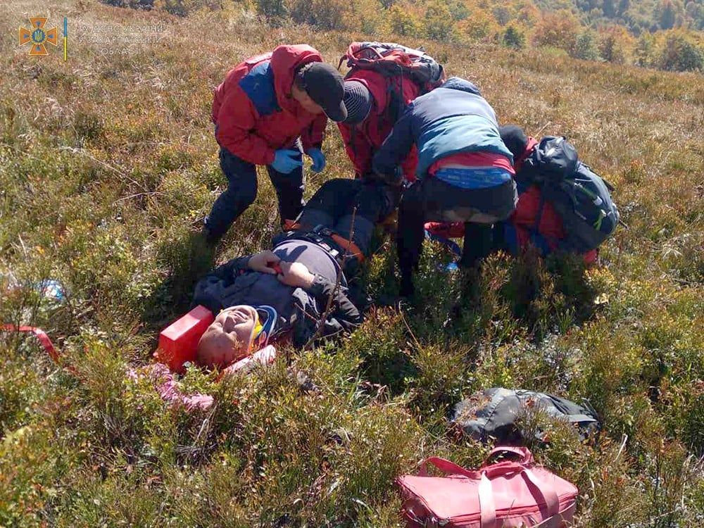 Детали ДТП с пострадавшими туристами в Закарпатье: Джип несло вниз по горе 150 метров