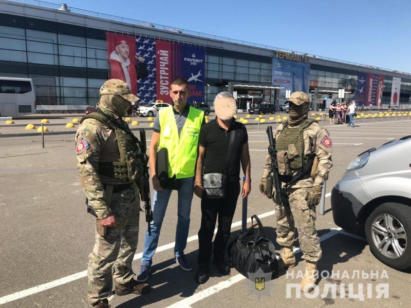 Поліція Закарпаття видворила з України кримінального авторитета "Дєда"