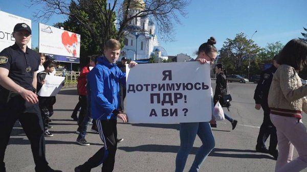 В Ужгороде школьники перекрыли дорогу