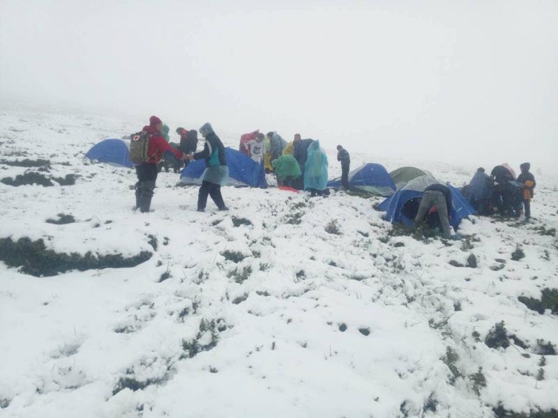 Спецоперація закарпатських рятувальників у Карпатах: порятунок 27 дітей та 8 дорослих із засніжених гір