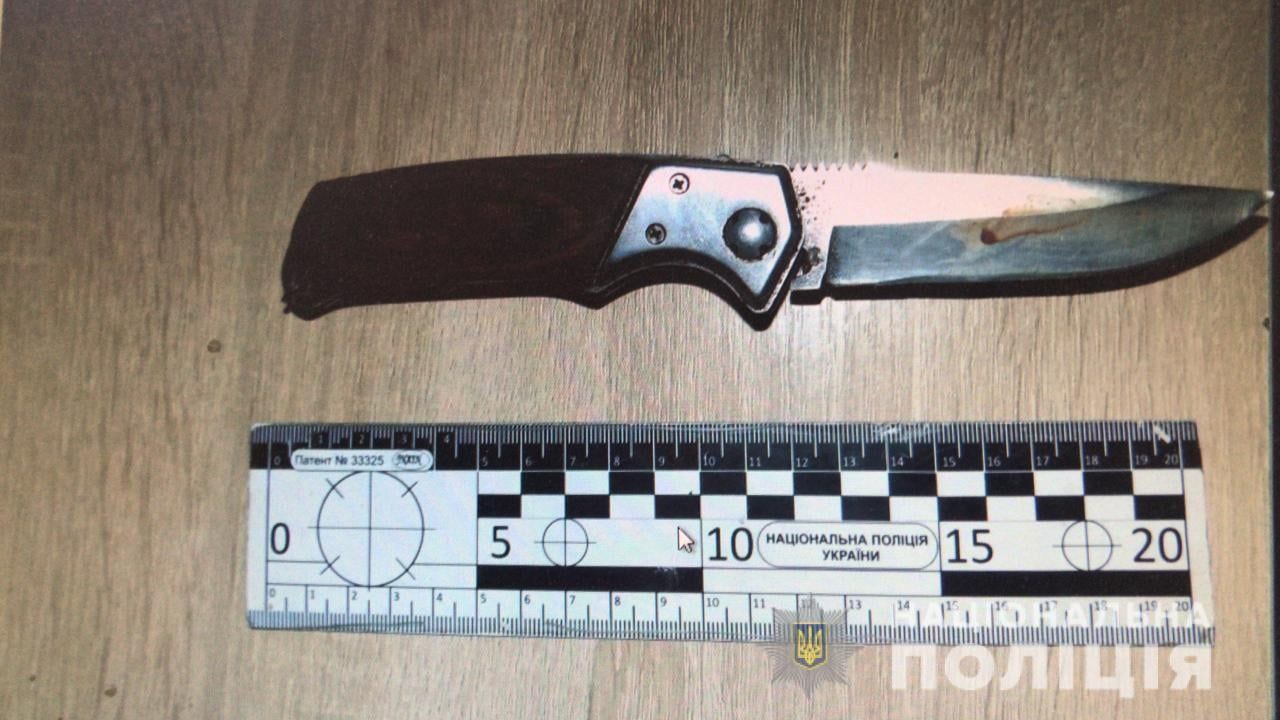 В Закарпатье бывший девушки слетел с катушек: Напал на 19-летнего парня с ножом 