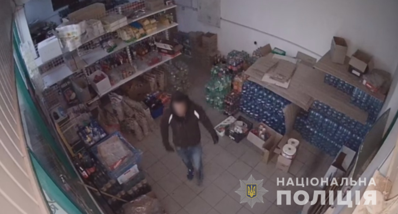 В Закарпатье из кассы магазина исчезли 30 тысяч гривен 