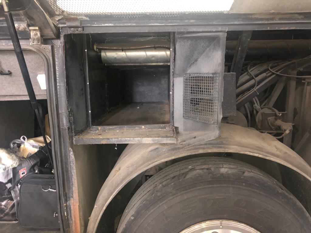 Полтора десятка мешков с янтарем нашли в тайнике автобуса, следовавшего через Закарпатье в Венгрию