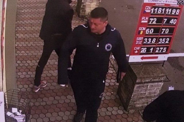 Полиция разыскивает мужчин, которые сбывали поддельные деньги в Мукачево