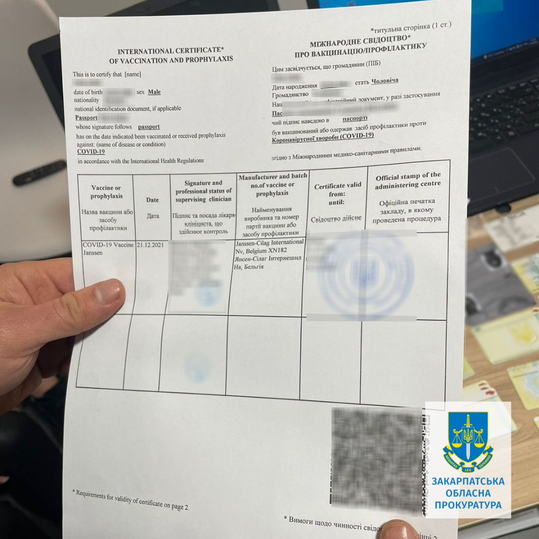 В Ужгороде накрыли масштабный офис по подделке различных документов: От ковид-сертификатов до водительских удостоверений Европы