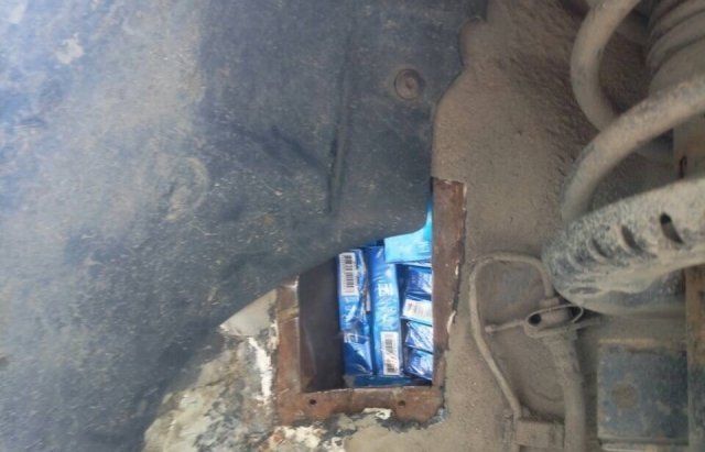 Контрабандного курива на 12 тисяч гривень приховували "нички" в іномарці жителя Закарпаття
