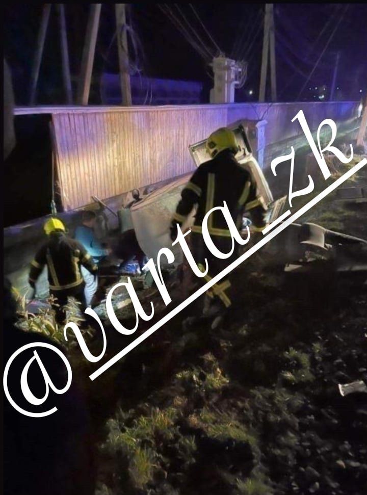 В соцсетях сообщают об ужасающей аварии вчера ночью в Закарпатье (ФОТО)