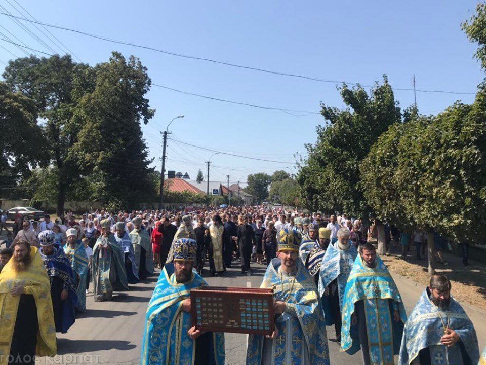 Православні Закарпаття пройшли Хресним ходом навколо міста Виноградів