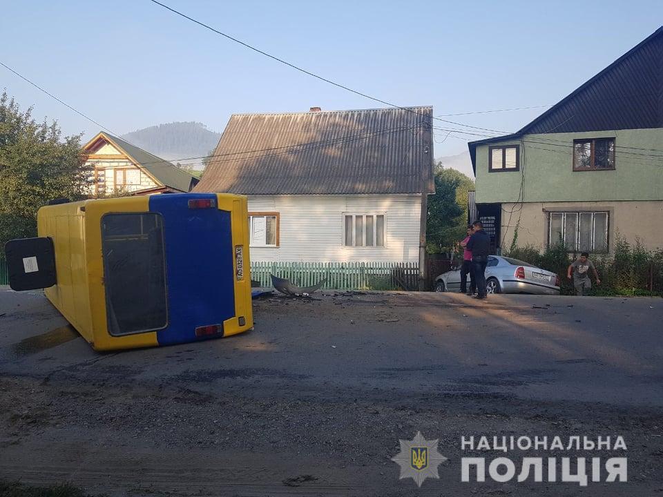 На Закарпатье рейсовый автобус утром попал в ДТП: Новые подробности 