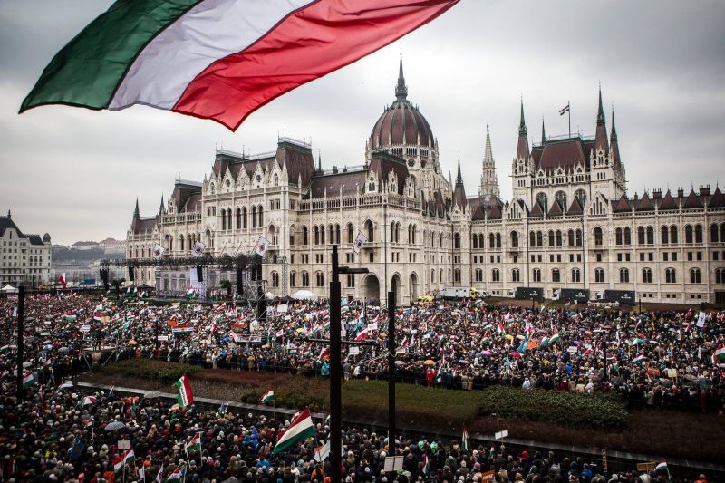 В Будапеште прошел массовый митинг на котором выступил Орбан