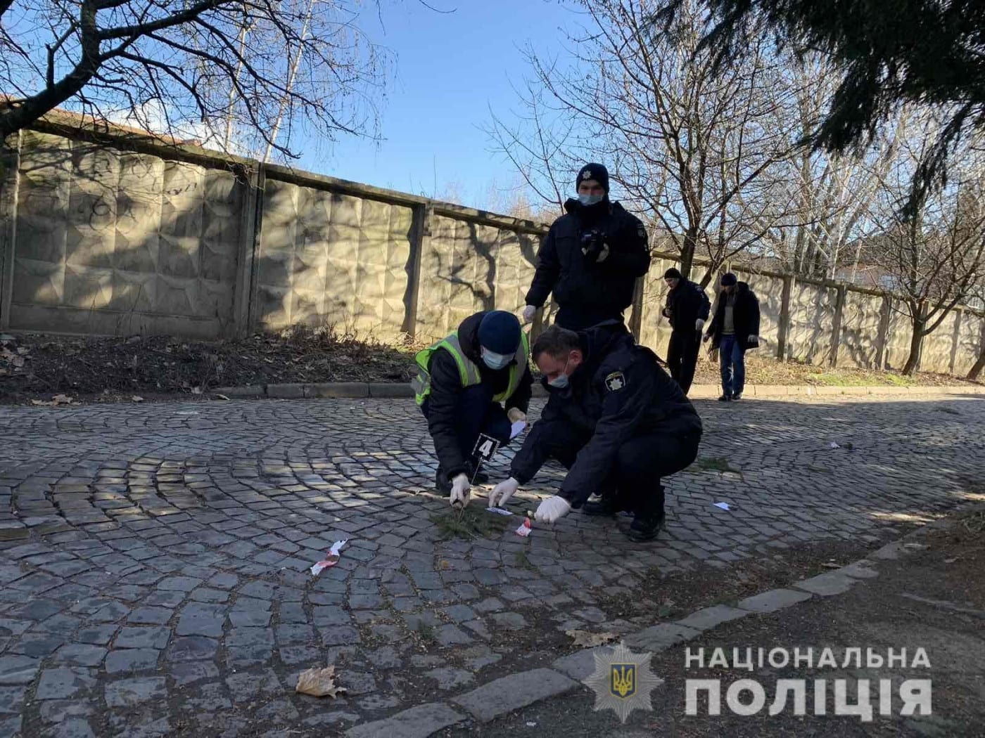 Полиция окружила вход: Один из участников перестрелки может находится в клинике в Ужгороде