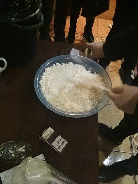 Через КПП "Ужгород" пытались провезти 28 тыс наркосодержащих таблеток