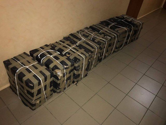 В Закарпатье контрабандисты бросили 6750 пачек сигарет