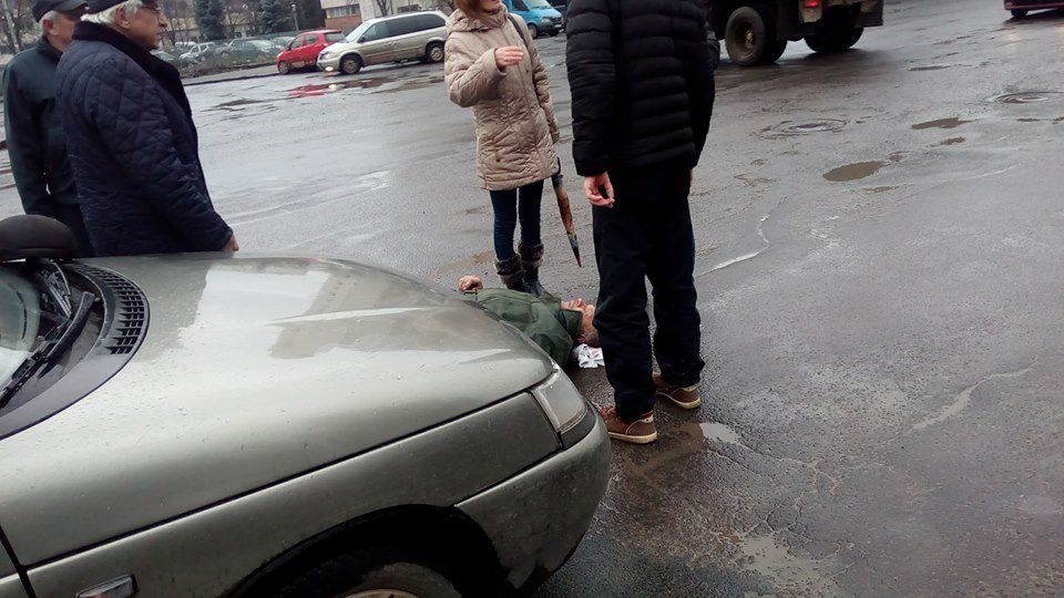 ДТП в Ужгороде: мужчину сбили на пешеходном переходе