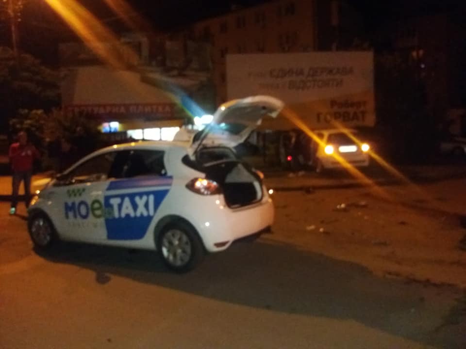 Один улетел в кусты: На Закарпатье такси разбилось об "Шевроле" 