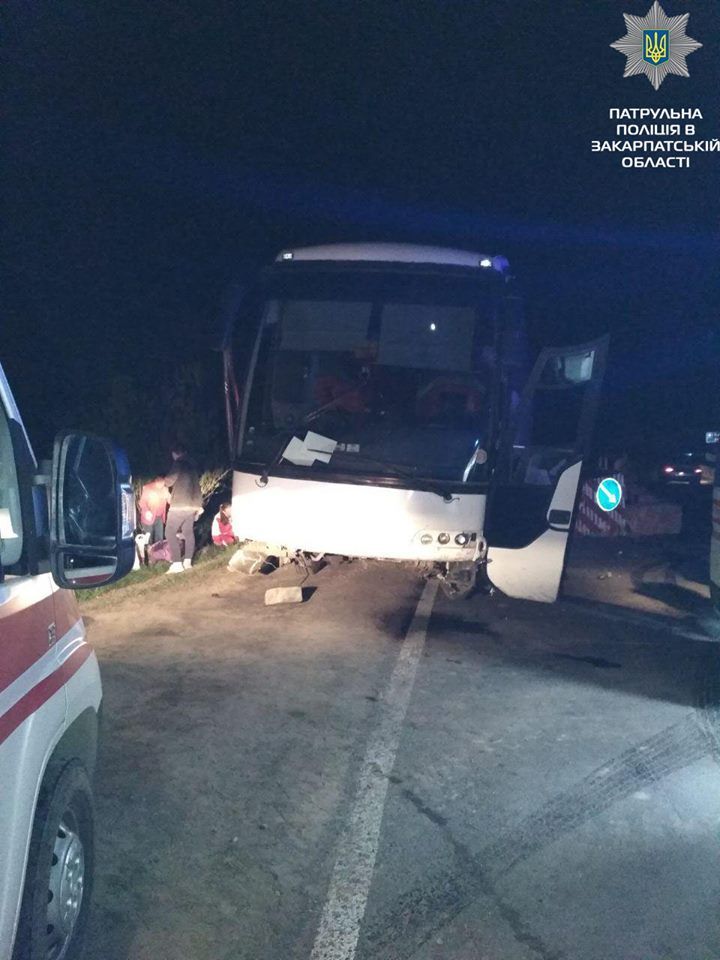 На Закарпатье в ДТП попал автобус с туристами из Венгрии, 7 человек в больнице