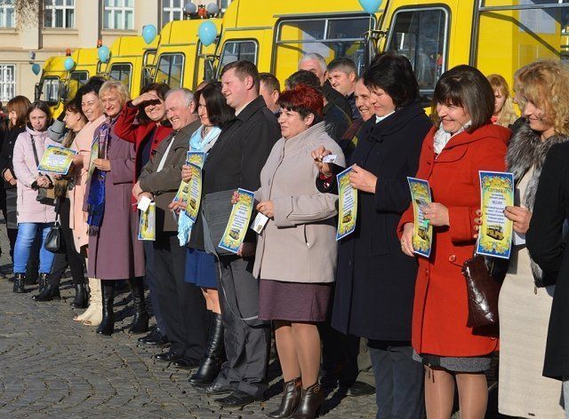 Учебные заведения Закарпатья получили новые школьные автобусы