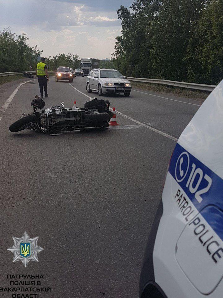 ДТП в Закарпатье: автомобиль протаранил двух мотоциклистов