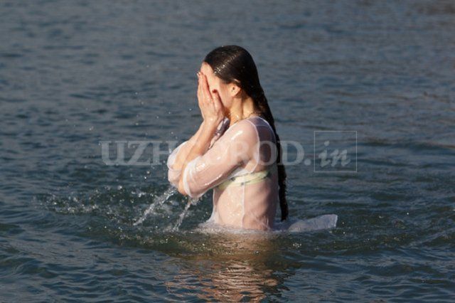 В Ужгороде на Крещение в реке купались от велика до мала