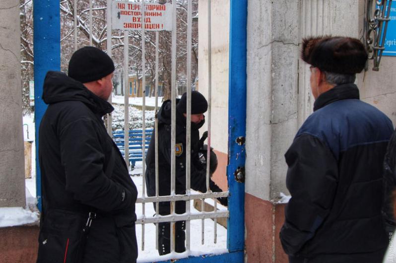 В Одессе люди в балаклавах захватили санаторий "Лермонтовский"