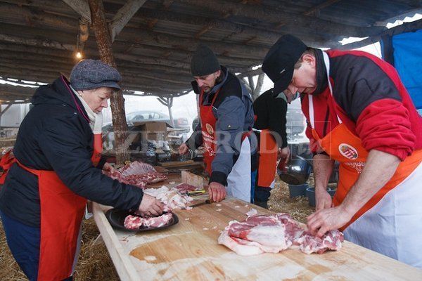 Фестиваль мясников в Гече на Закарпатье