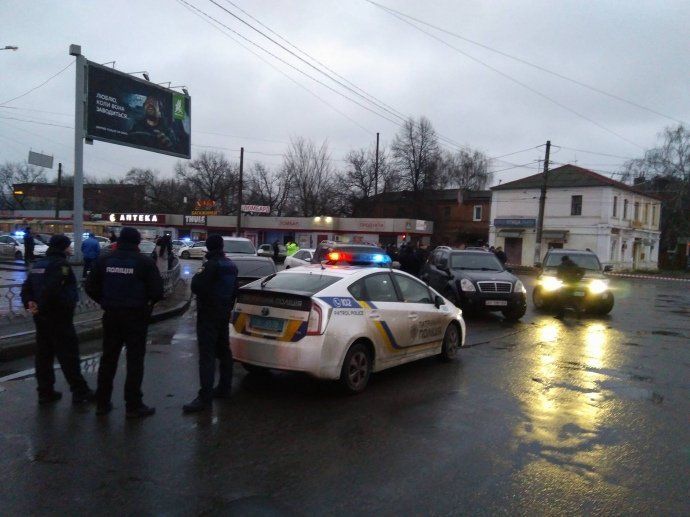 В Харькове неизвестный захватил отделение "Укрпочты" и заложников