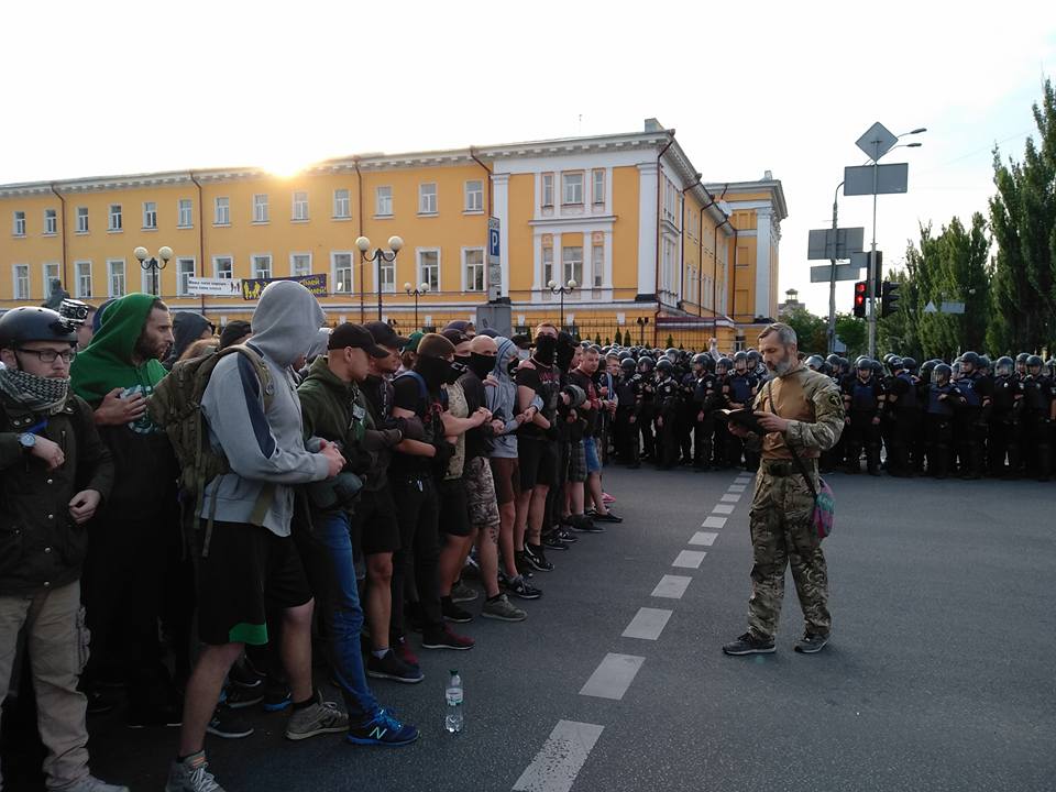 В Киеве полиция жестко разогнала противников гей-парада
