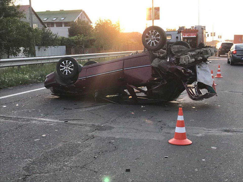 В Закарпатье в результате ДТП авто оказалось на крыше