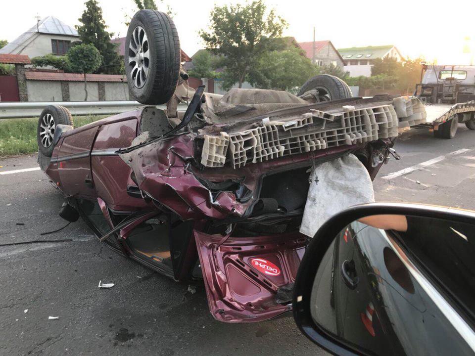 В Закарпатье в результате ДТП авто оказалось на крыше