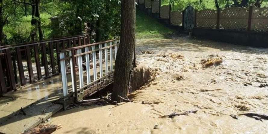 Потужні зливи та град наробили великої біди в Закарпатті
