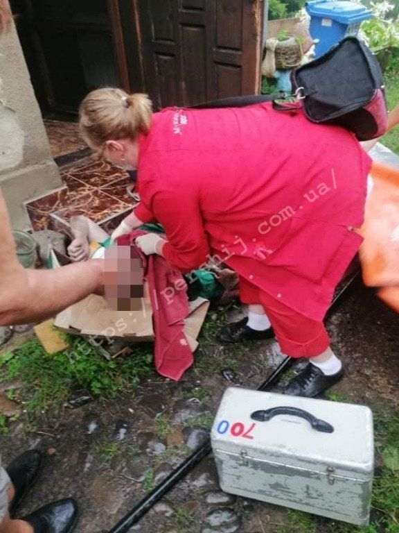 С огненной ловушки в Мукачево соседи спасли мужчину