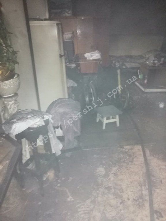 У Мукачево спалахнула квартира — одна людина в лікарні