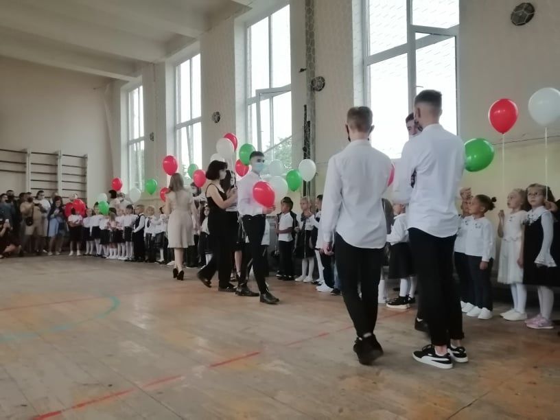 У школах Мукачево початок навчального року відсвяткували "по-карантинному"
