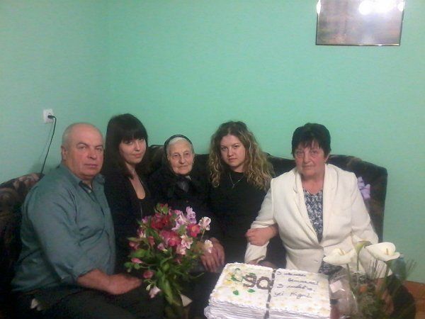 З донькою Маргаретою, зятем Михайлом та внучками – Людмилою і Наталією.