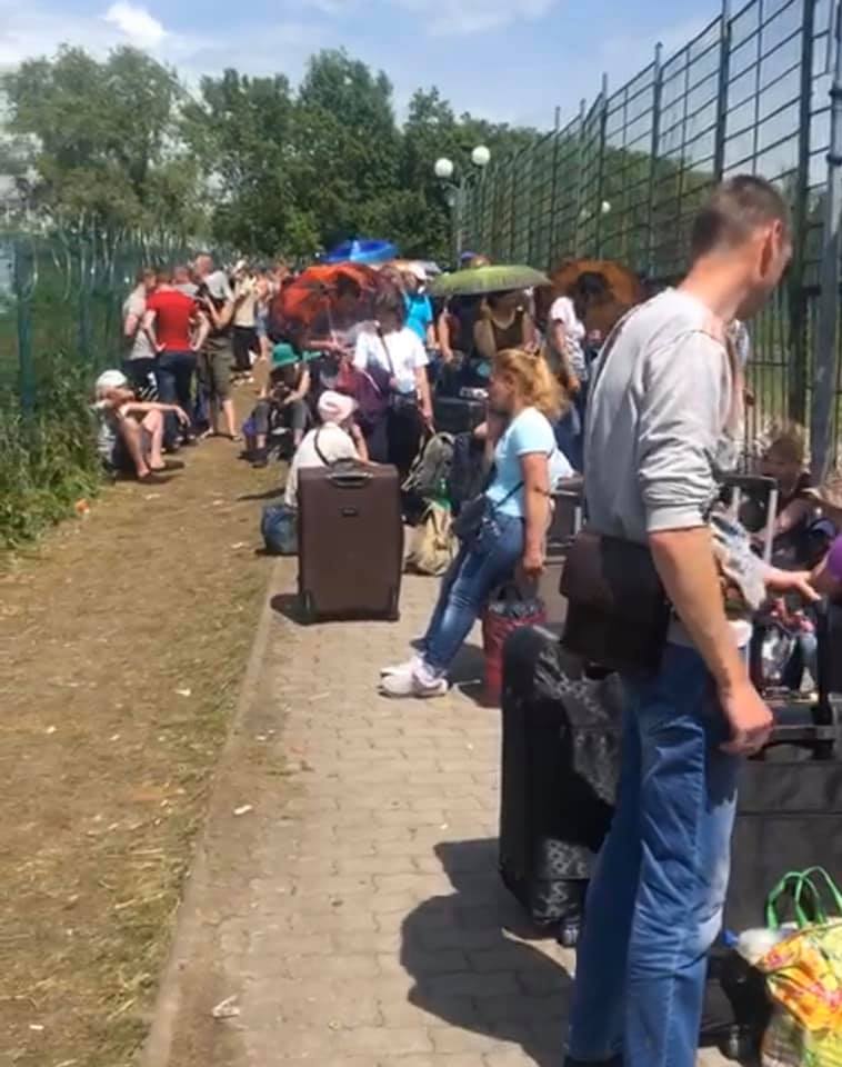 Катастрофическая ситуация на границе Украины с Польшей - люди оказались в ловушке в нейтральной зоне